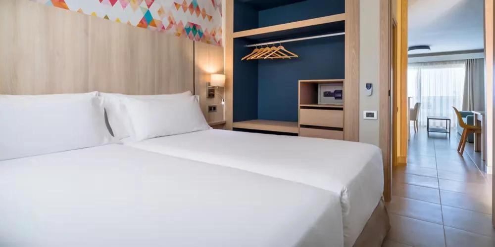 Suite Familiare con Vista Piscina
